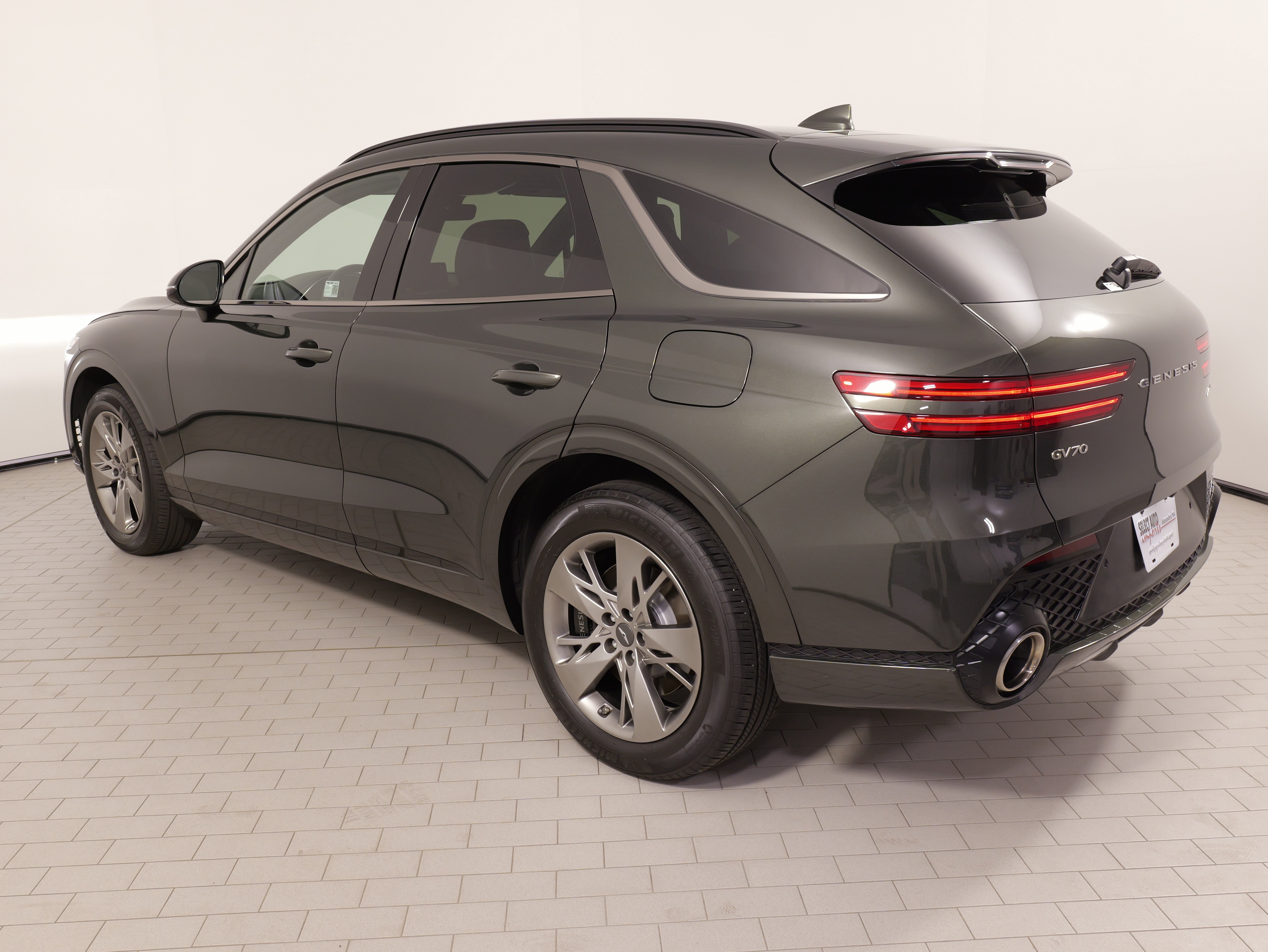 Used 2025 Genesis GV70 3.5T Sport AWD/4WD image 17