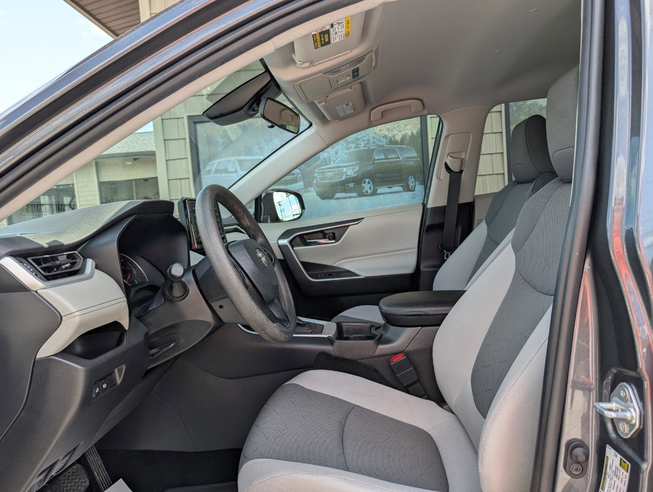 Used 2020 Toyota RAV4 XLE image 13