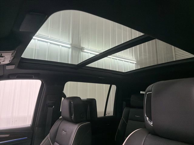 Used 2024 Cadillac Escalade ESV Premium Luxury w/ Performance Package AWD/4WD image 43