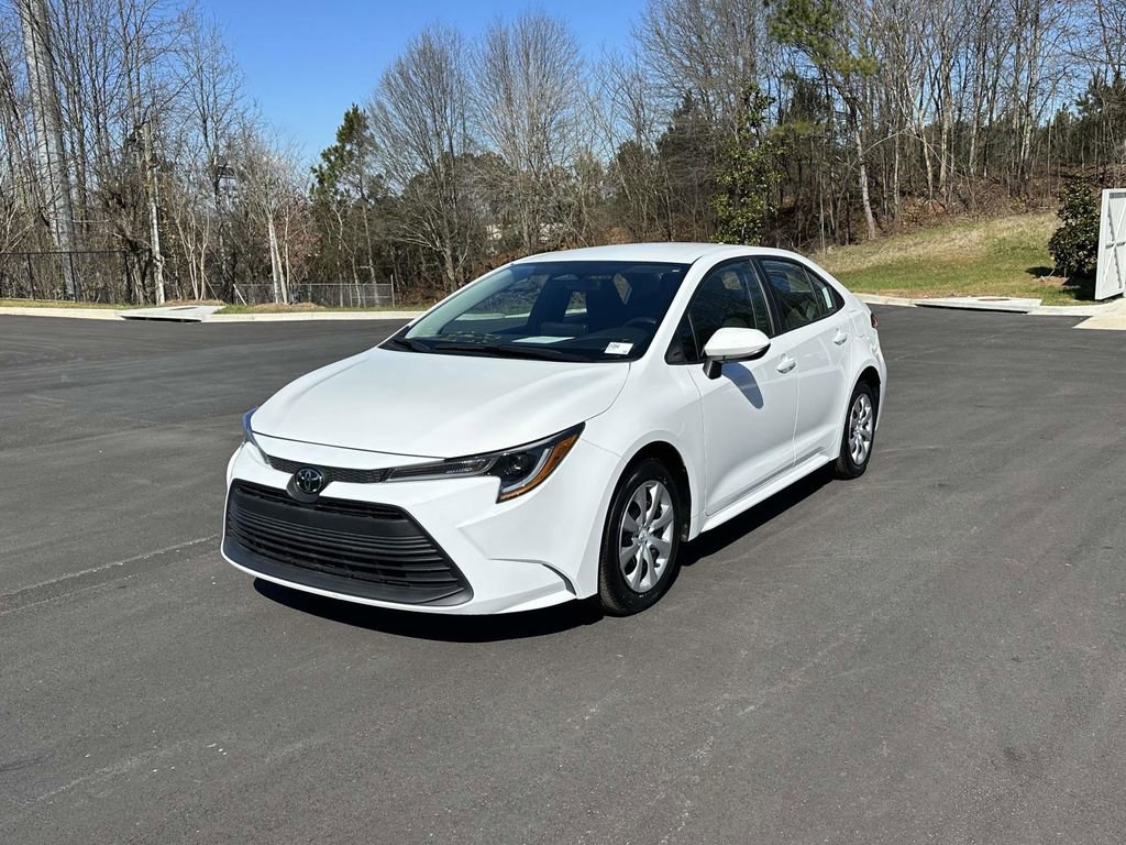 Used 2024 Toyota Corolla LE image 3