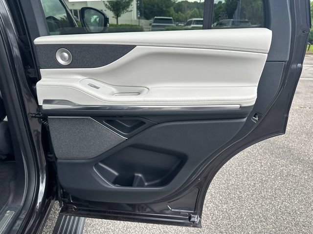 New 2026 Lincoln Navigator Reserve AWD/4WD image 17