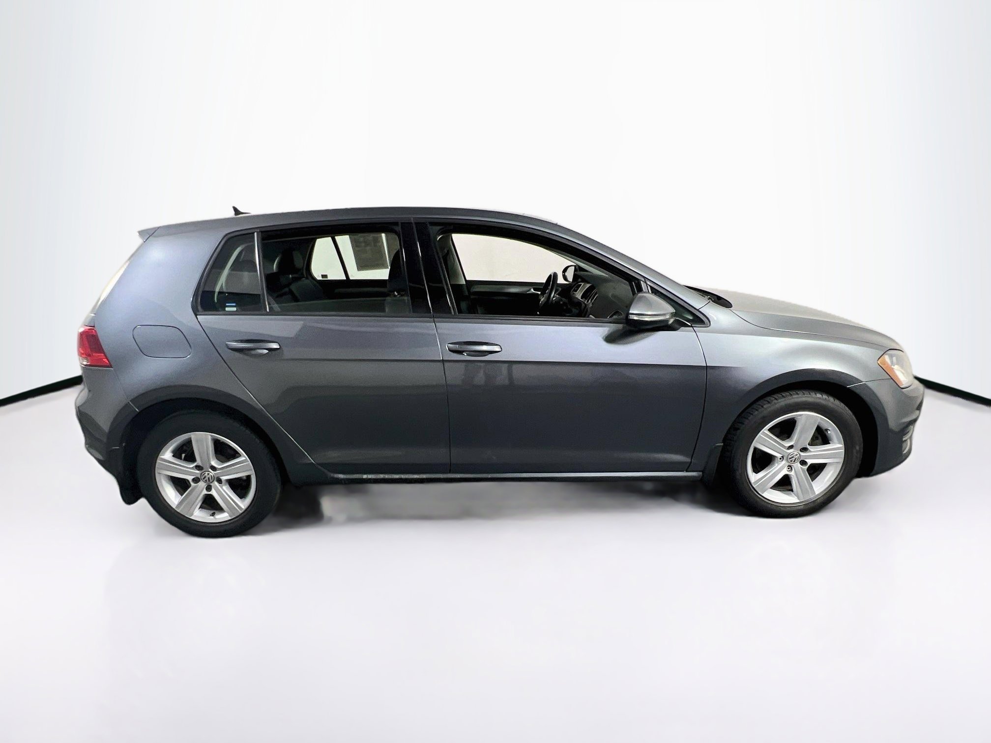 Used 2017 Volkswagen Golf Wolfsburg Edition FWD image 4