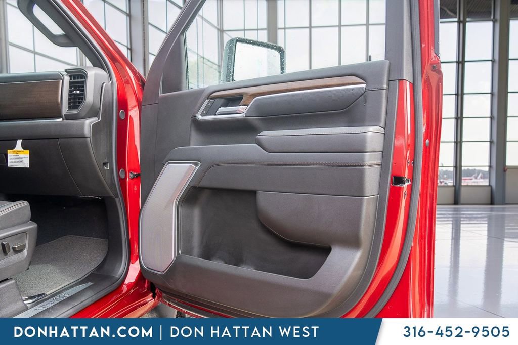 Used 2025 Chevrolet Silverado 2500 High Country w/ High Country Premium Package AWD/4WD image 33