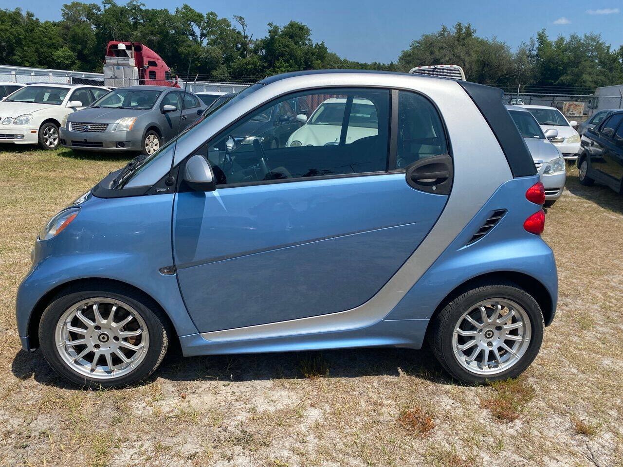 Used 2013 smart fortwo passion RWD image 12