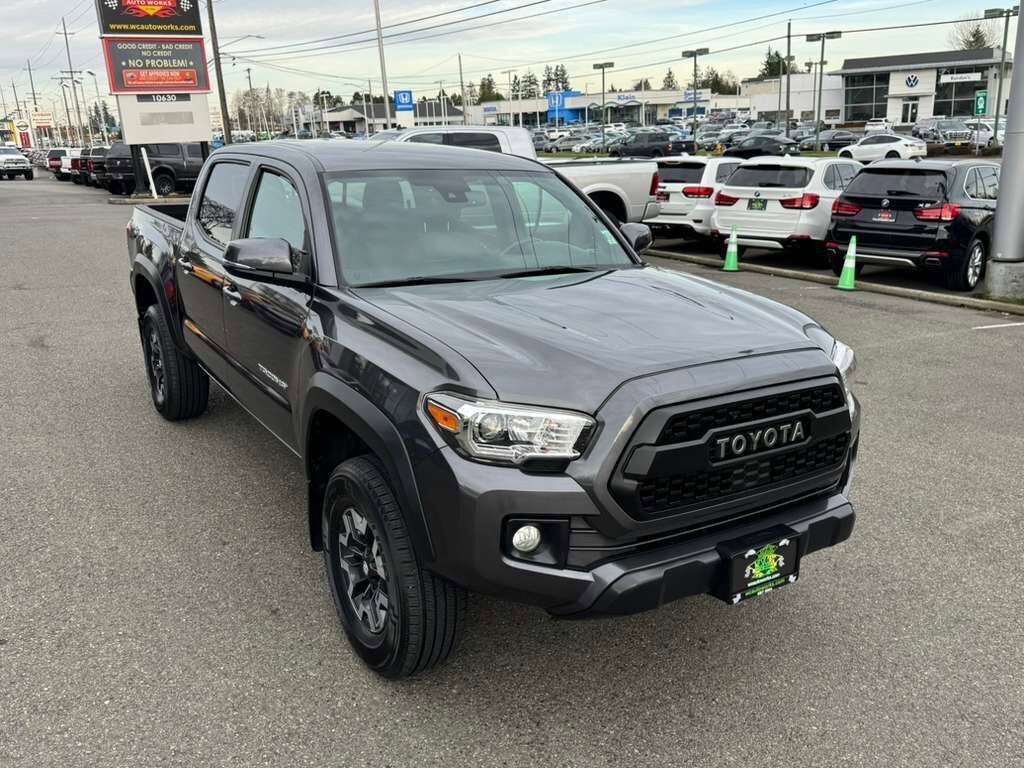 Used 2018 Toyota Tacoma TRD Off-Road w/ Technology Package image 19