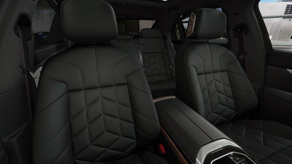 Used 2026 BMW 750e xDrive image 41