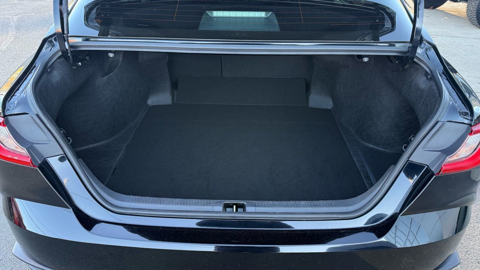 Used 2025 Toyota Camry SE image 27