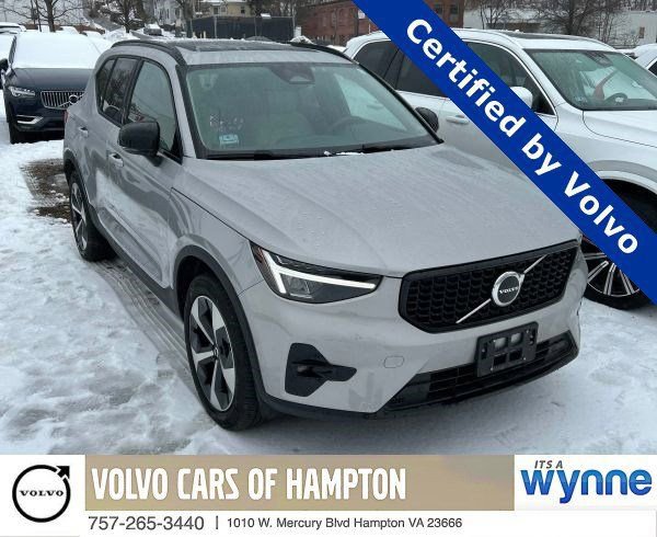 Used 2023 Volvo XC40 B5 Plus w/ Climate Package image 1