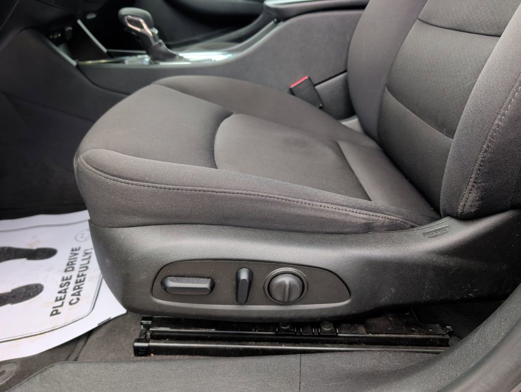 Used 2023 Chevrolet Malibu LT image 9