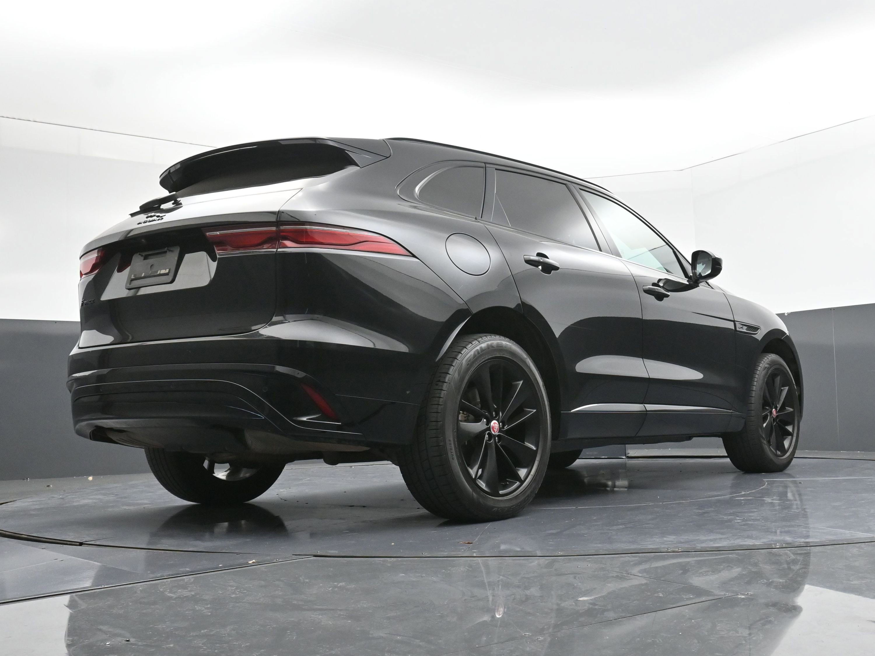 Used 2022 Jaguar F-PACE S image 32