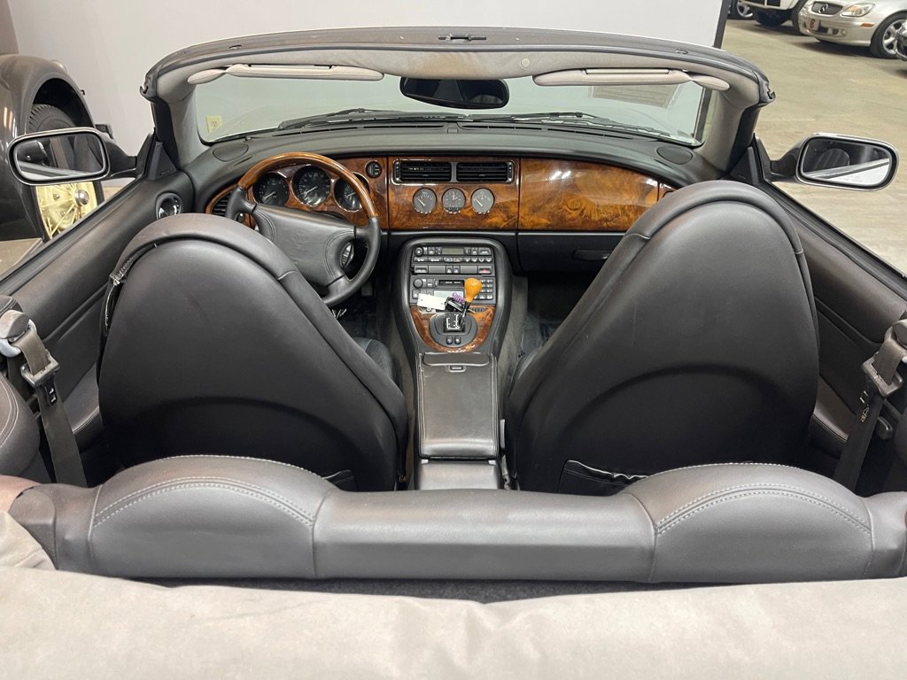 Used 2000 Jaguar XK8 Convertible image 19