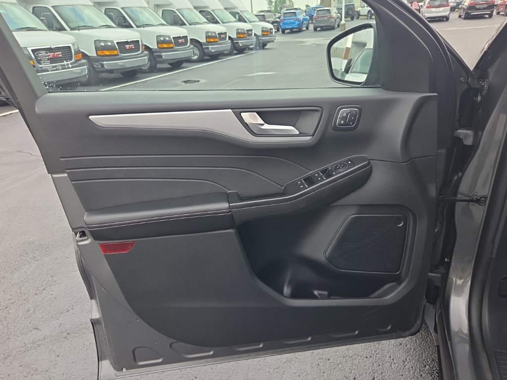 Used 2025 Ford Escape Platinum AWD/4WD image 18