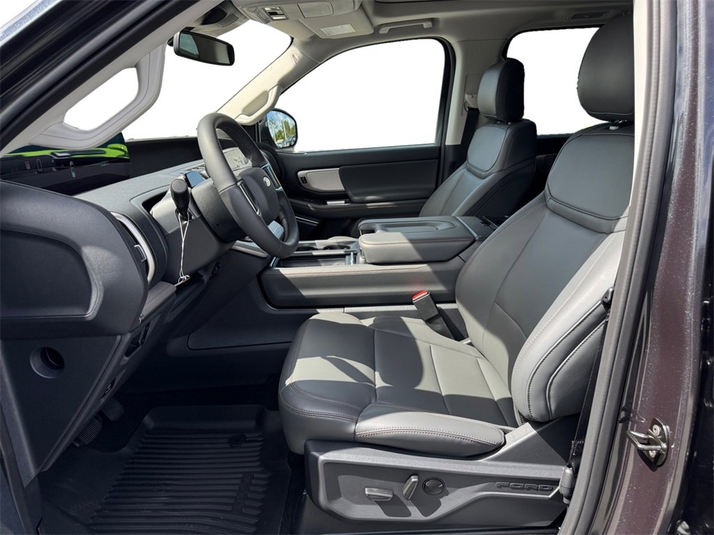 New 2025 Ford Expedition Active image 9