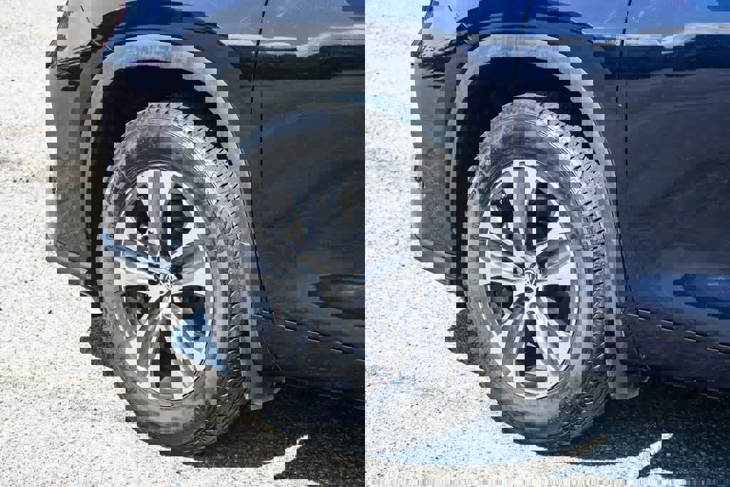 Used 2023 Toyota Highlander XLE image 9