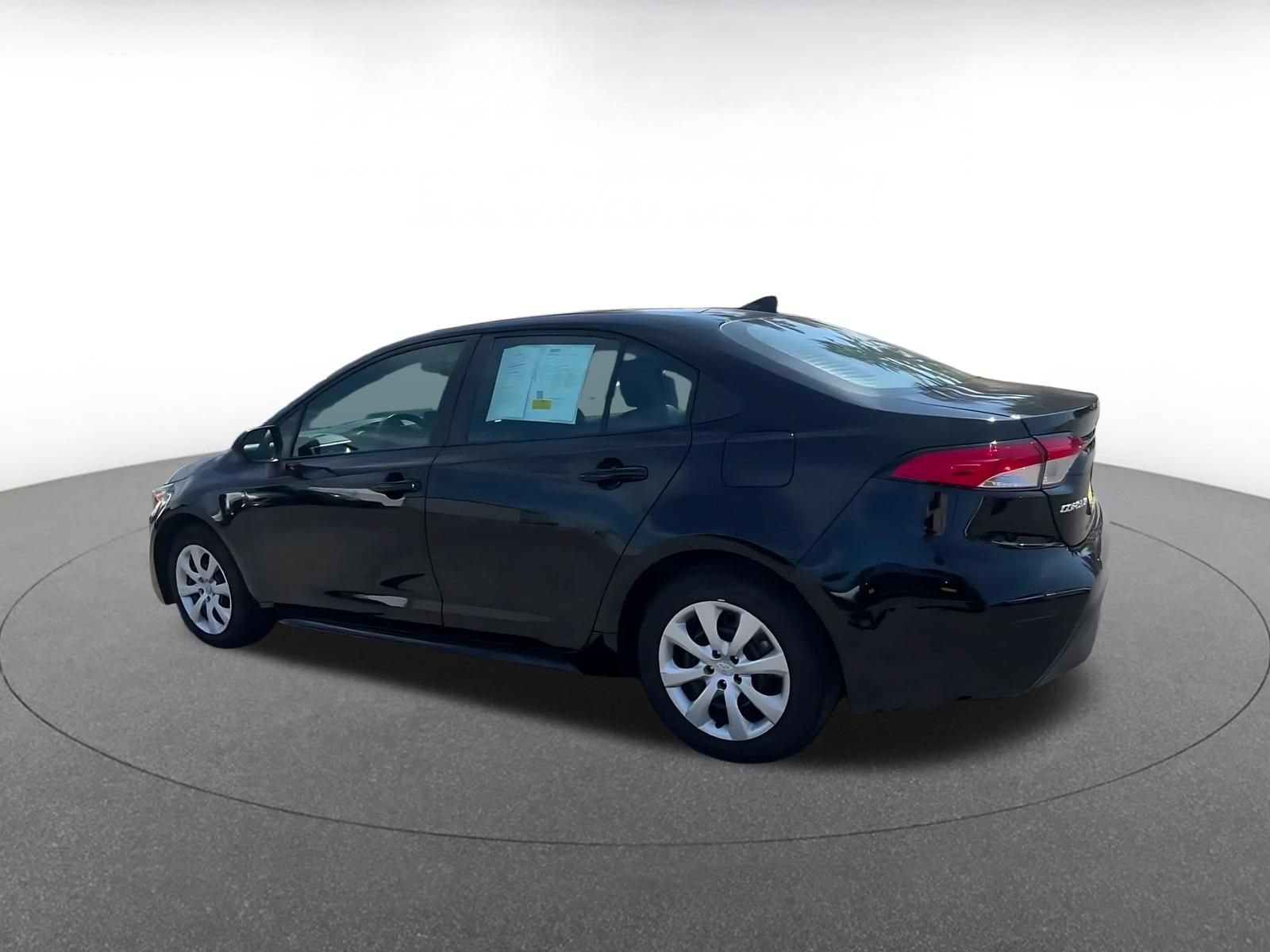 Used 2025 Toyota Corolla LE FWD image 10