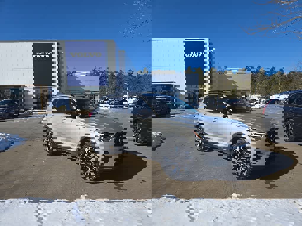 Used 2023 Volvo XC40 B5 Plus w/ Protection Package Premier image 2