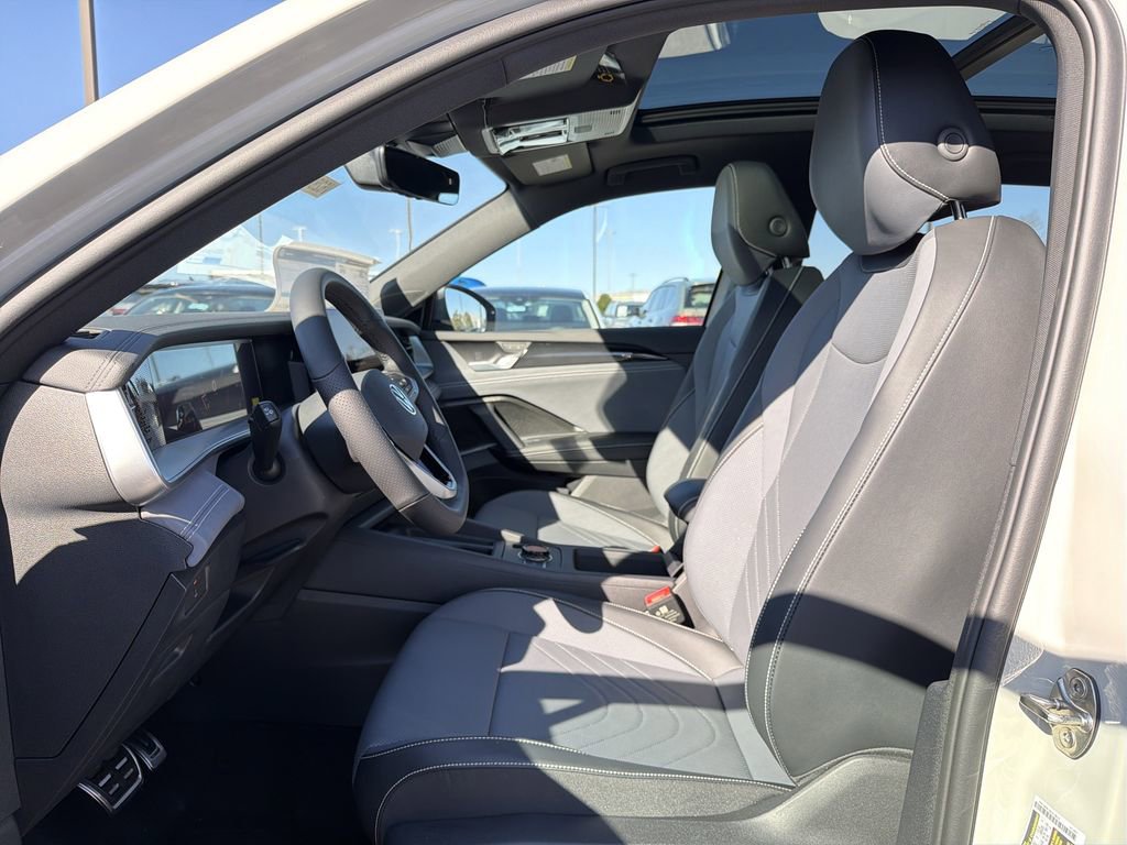 New 2026 Volkswagen Tiguan SE R-Line image 11