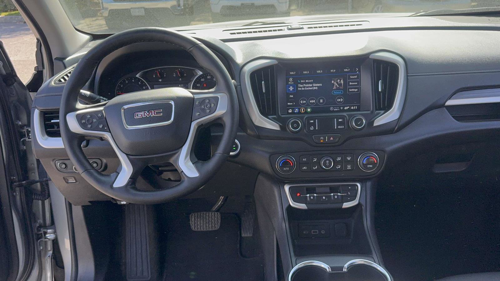 Used 2024 GMC Terrain SLT AWD/4WD image 10