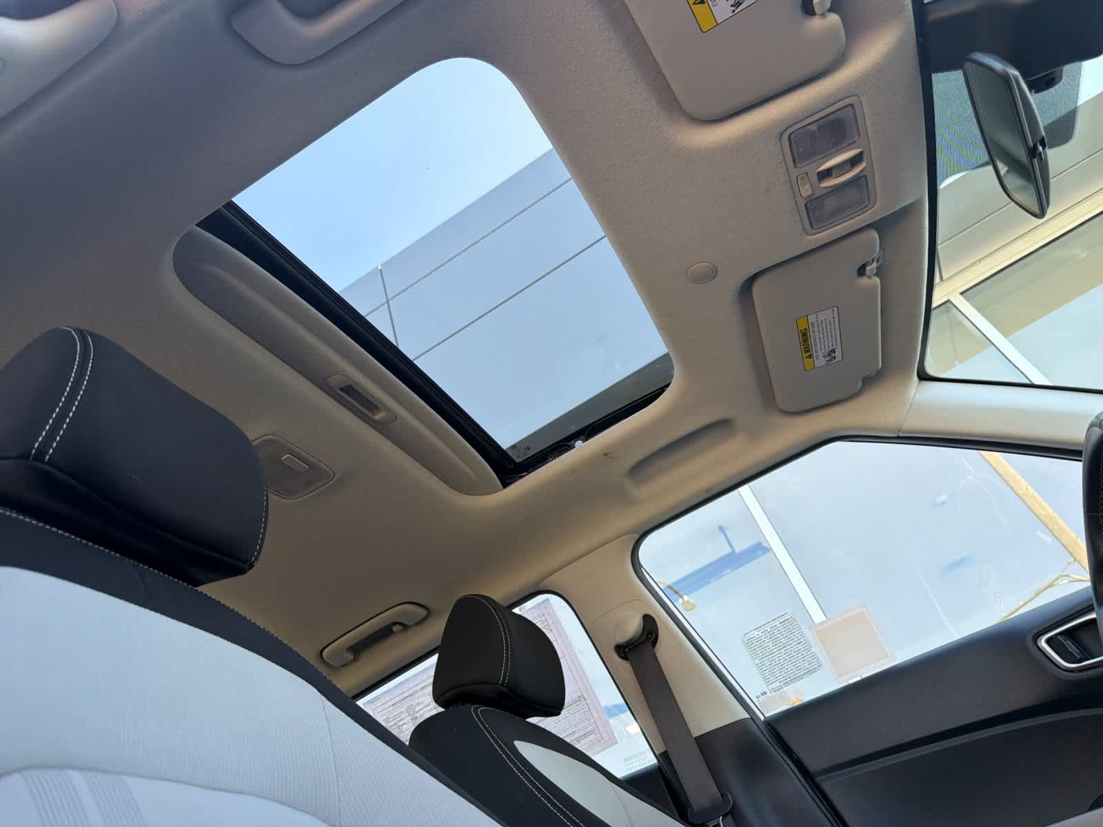 Used 2025 Hyundai Venue SEL FWD image 17