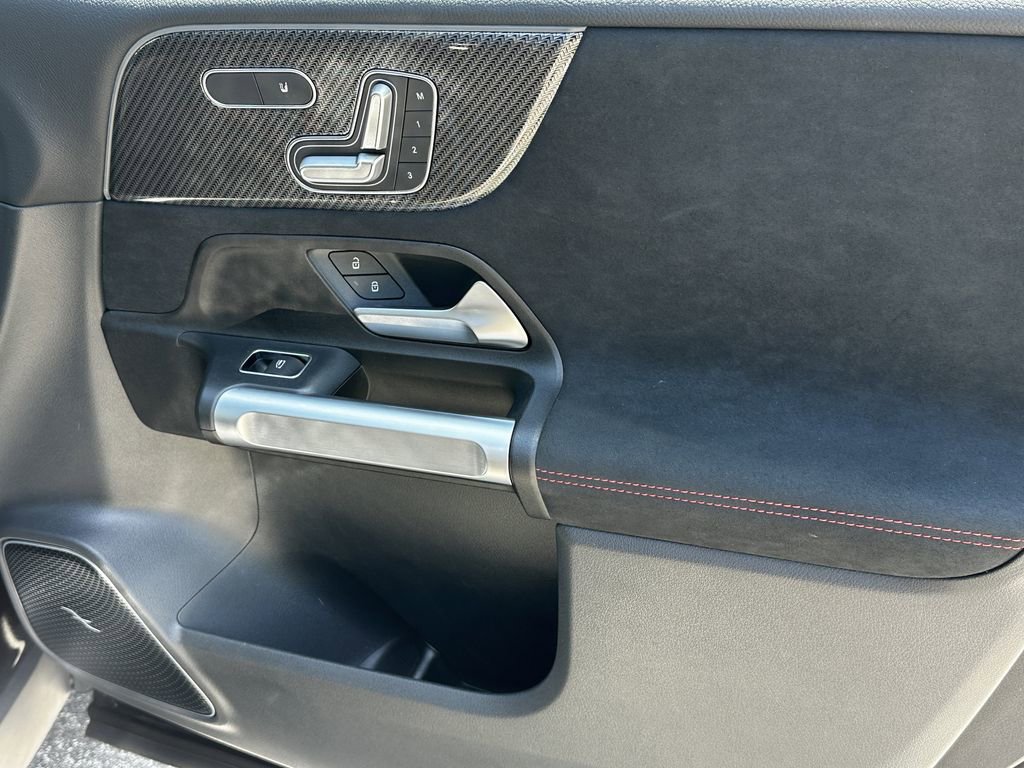 Certified 2025 Mercedes-Benz GLB 250 4MATIC image 16