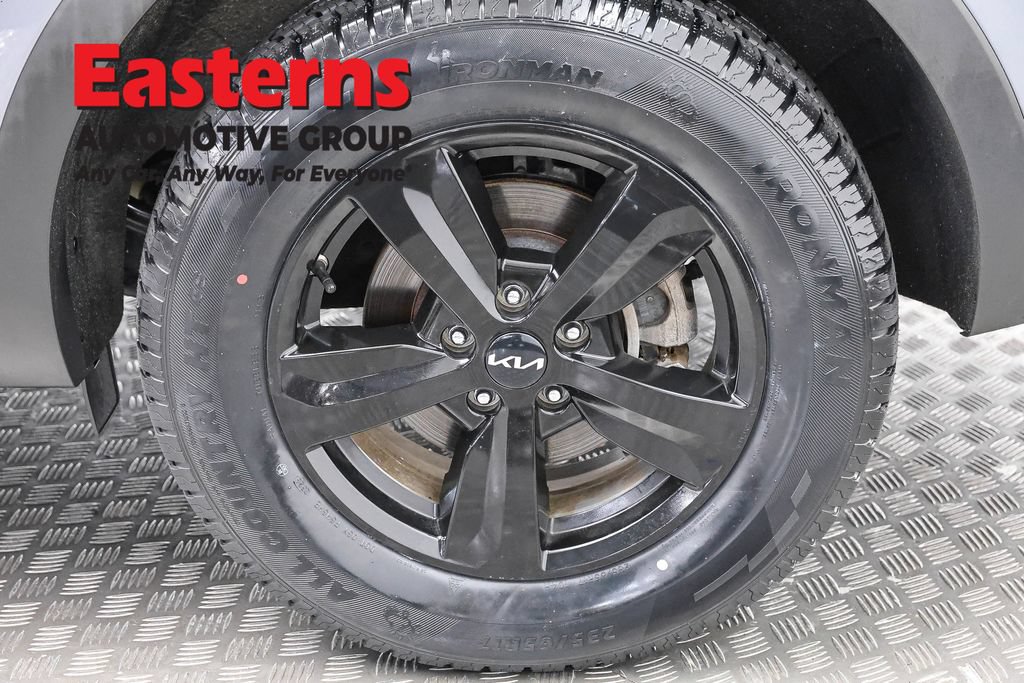 Used 2023 Kia Sorento LX AWD/4WD image 33