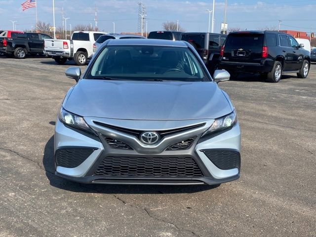Used 2023 Toyota Camry SE image 2