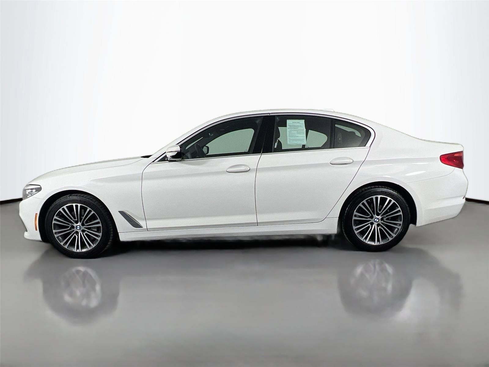 Used 2019 BMW 530i xDrive w/ Convenience Package AWD/4WD image 3