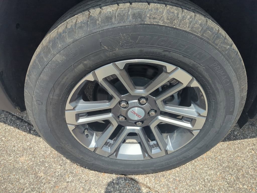 Used 2025 GMC Terrain Elevation w/ Elevation Premium Package FWD image 7