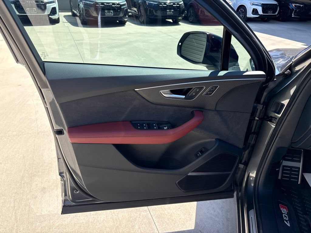 Used 2025 Audi SQ7 Prestige AWD/4WD image 10