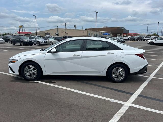 Used 2024 Hyundai Elantra SE image 8