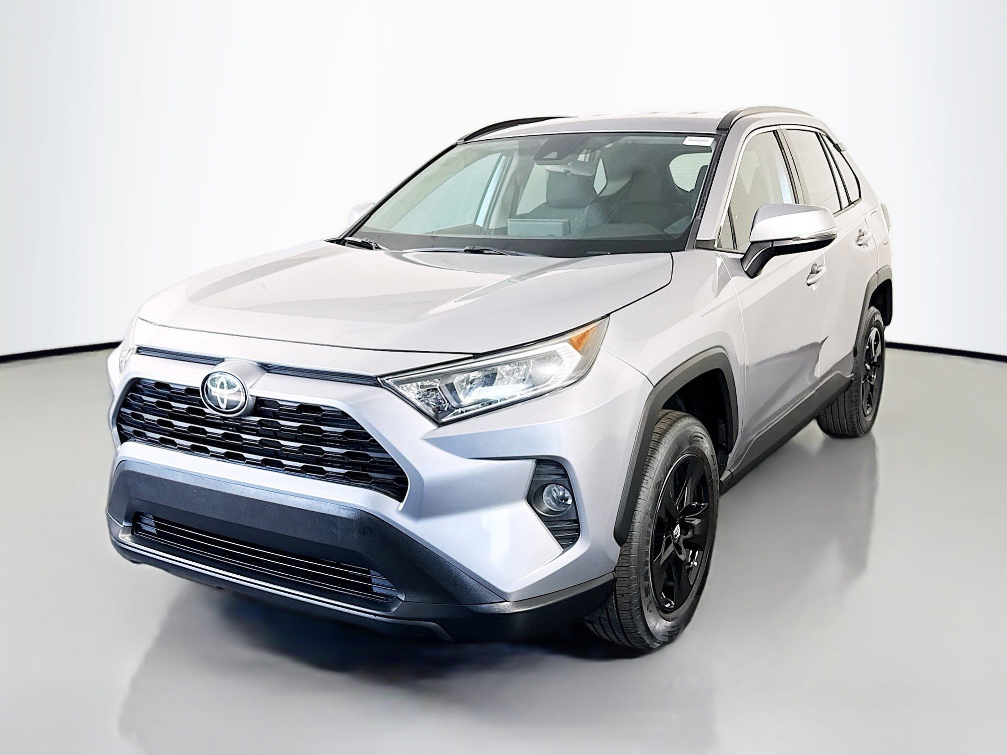 Used 2020 Toyota RAV4 XLE FWD image 4