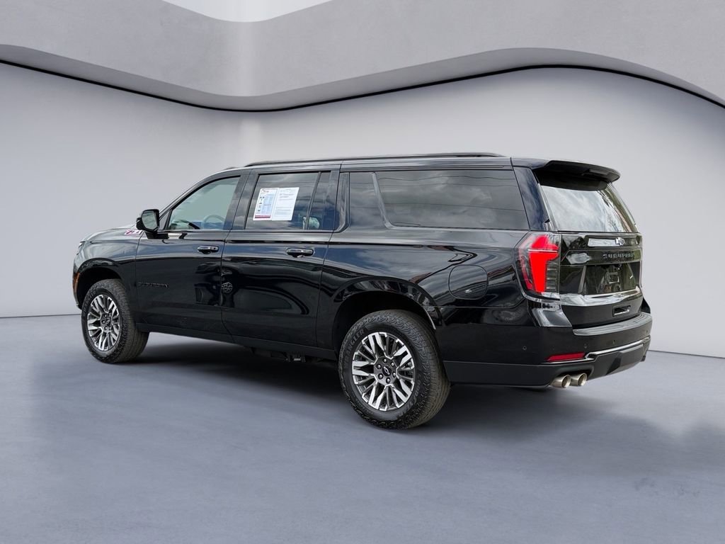 Used 2025 Chevrolet Suburban Z71 image 3