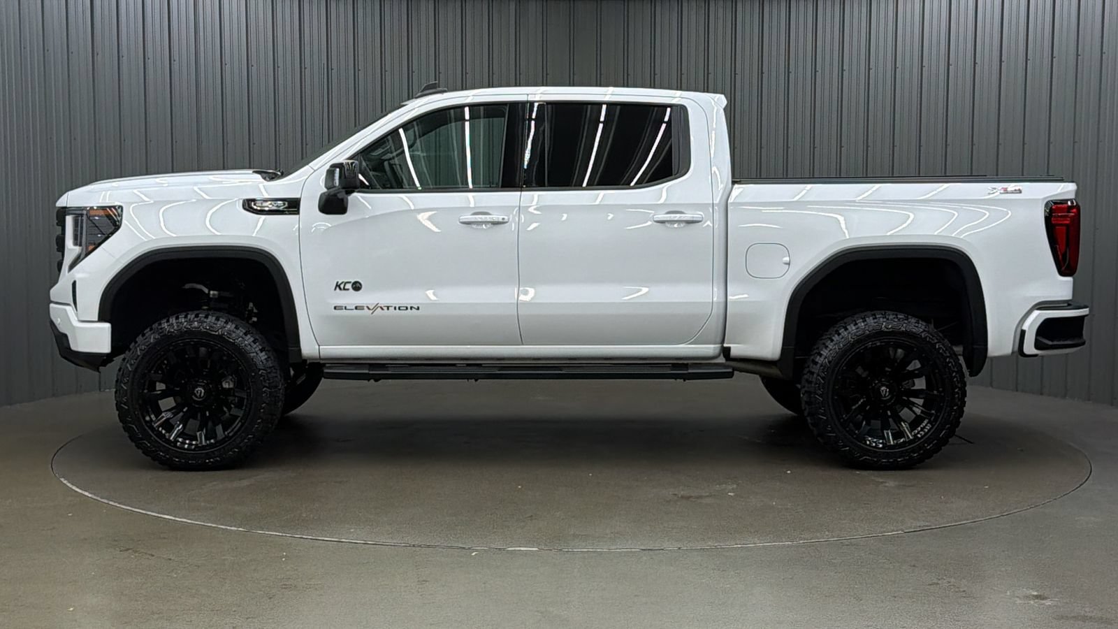 Used 2025 GMC Sierra 1500 Elevation w/ Elevation Premium Package AWD/4WD image 2