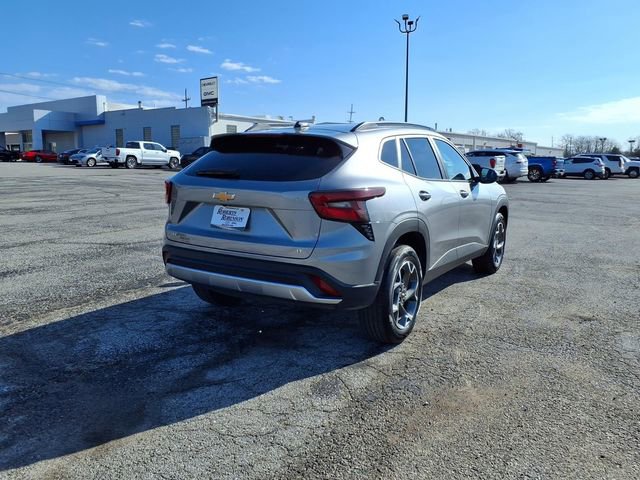 Used 2025 Chevrolet Trax LT w/ LT Convenience Package FWD image 21