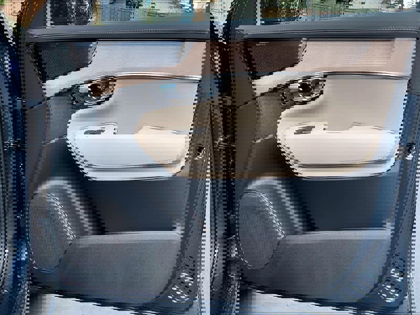 New 2026 Volvo XC90 T8 Plus w/ Protection Package Premier image 31