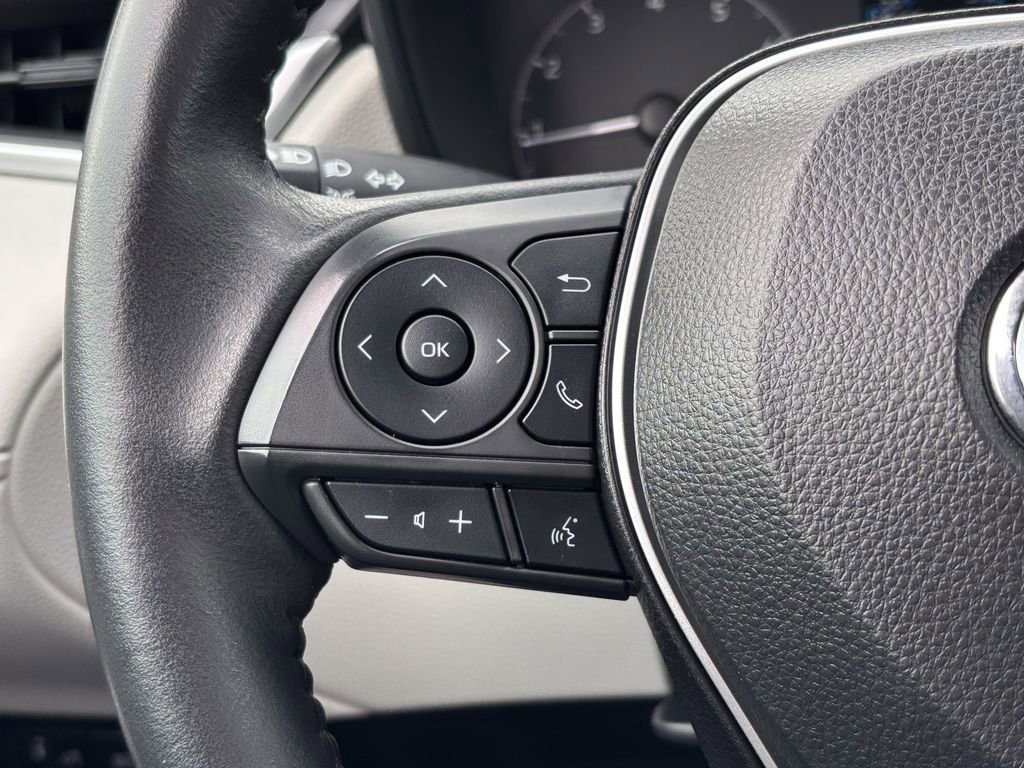 Certified 2023 Toyota Corolla Cross LE image 28