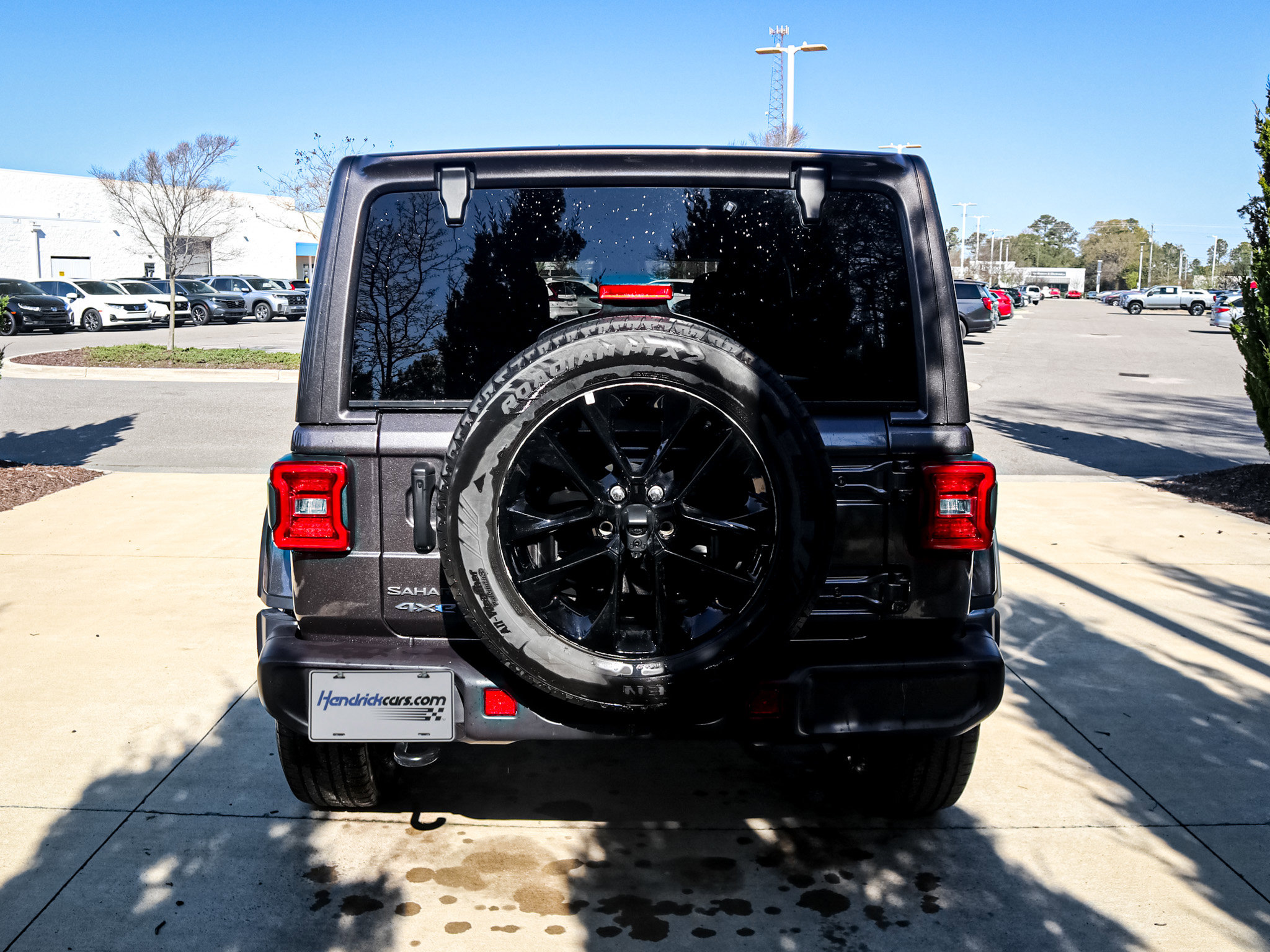Used 2025 Jeep Wrangler Sahara image 9