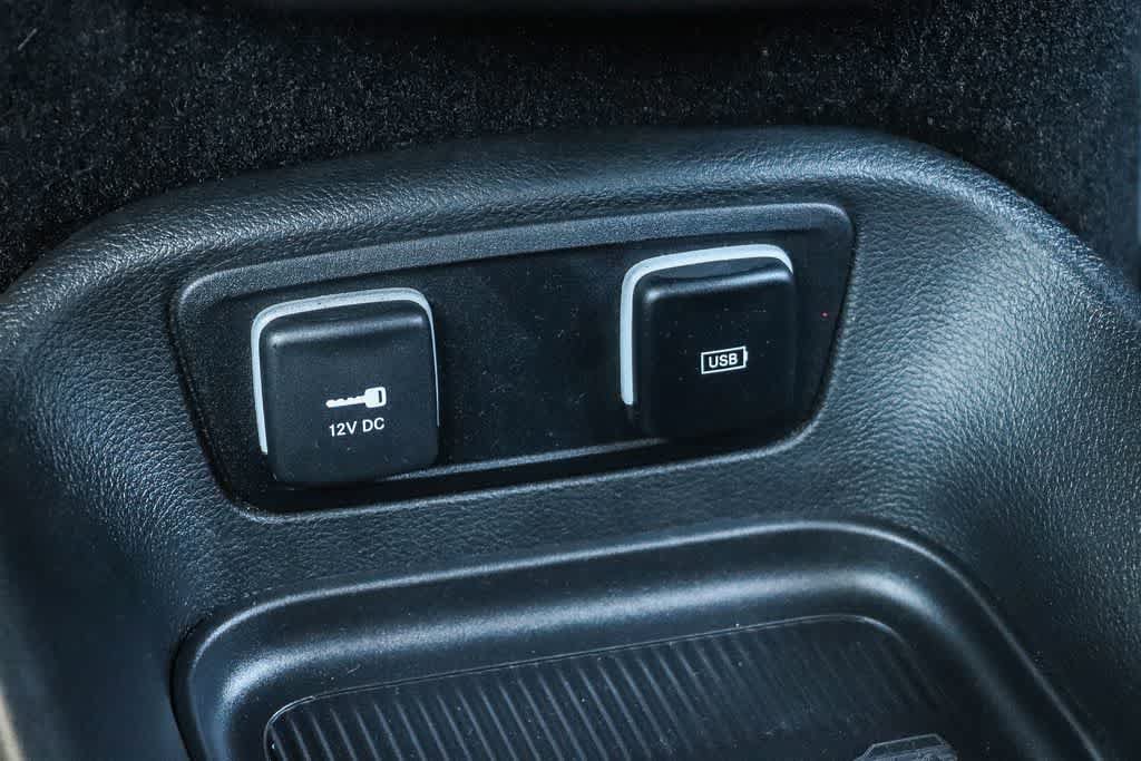 Used 2019 Chrysler Pacifica Limited w/ Advanced Safetytec Group FWD image 26