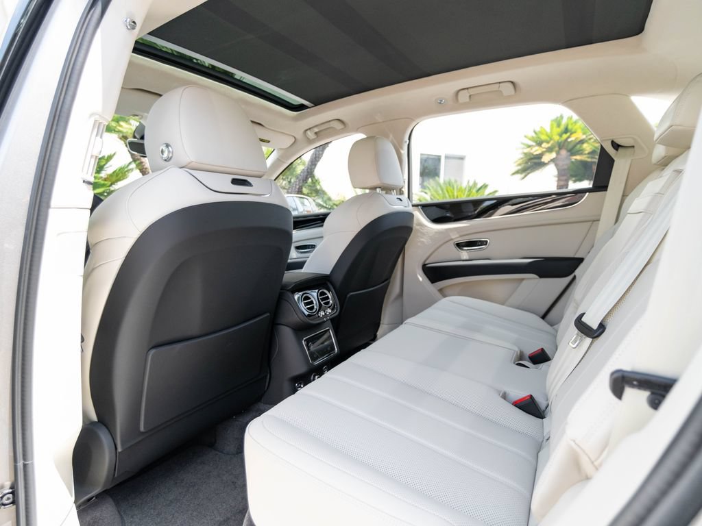 New 2026 Bentley Bentayga AWD/4WD image 17