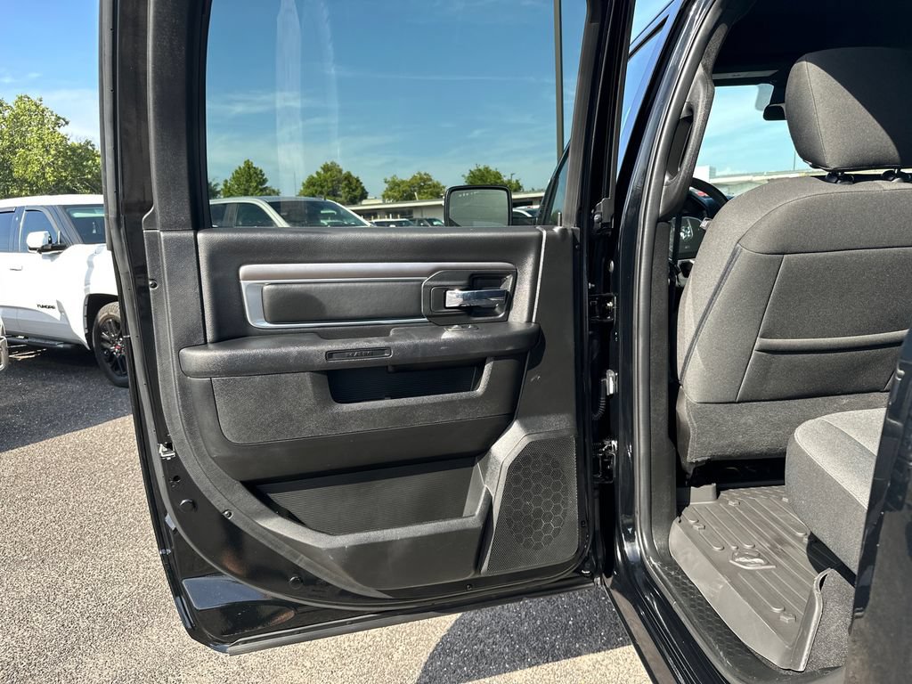 Used 2024 RAM 1500 Warlock AWD/4WD image 12