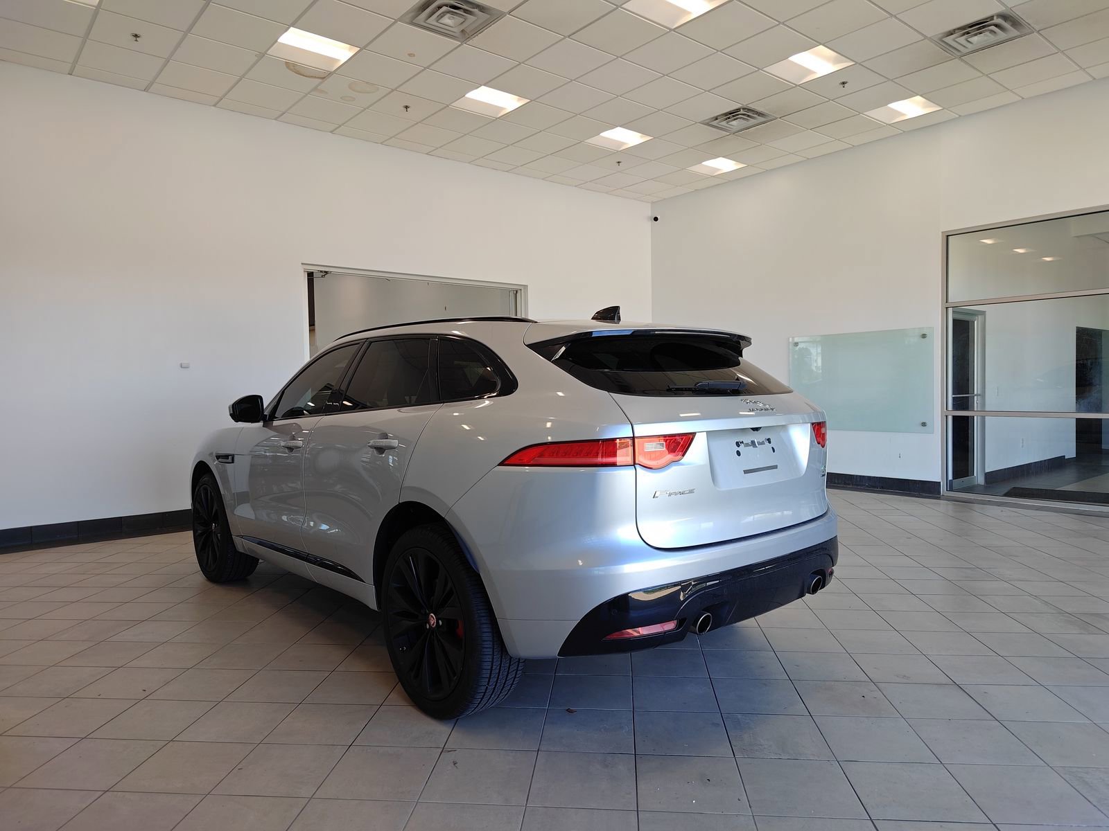 Used 2020 Jaguar F-PACE S AWD/4WD image 5