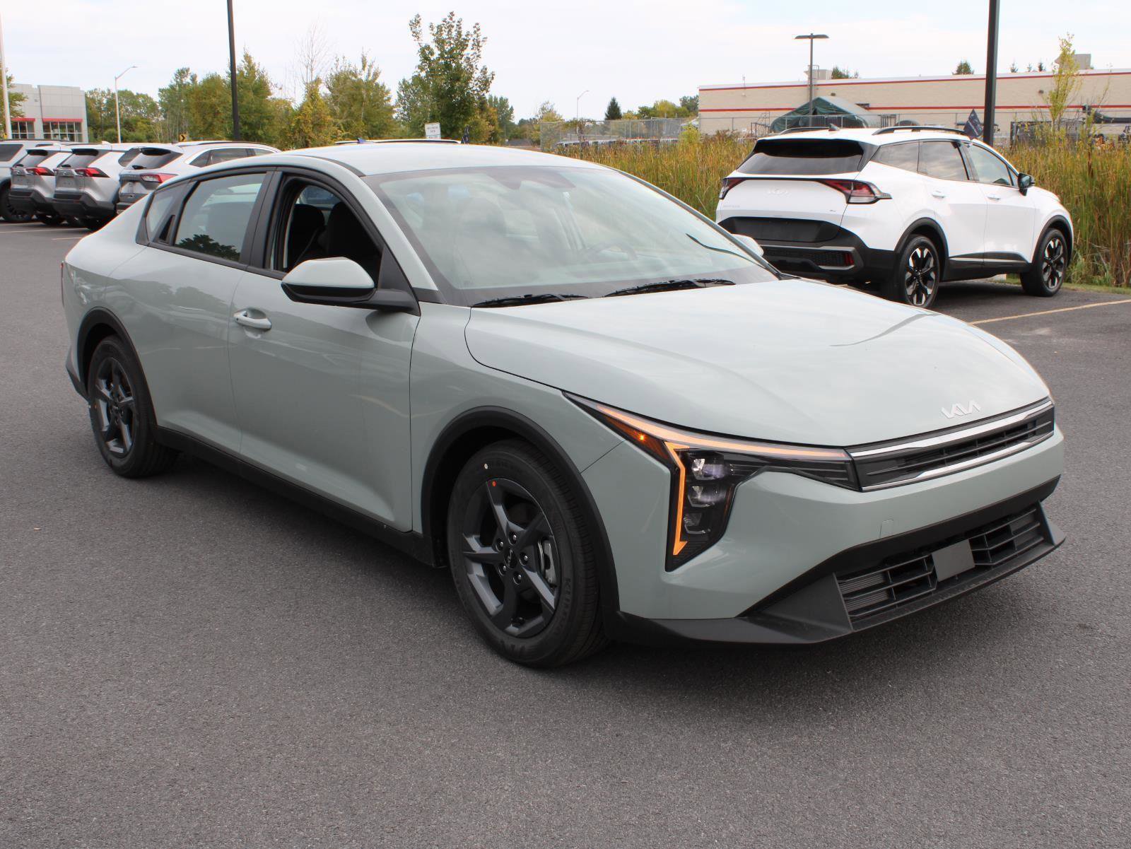 New 2025 Kia K4 LXS image 3