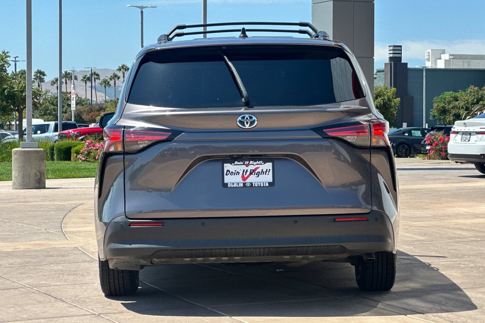 Certified 2022 Toyota Sienna XLE w/ XLE Plus Package FWD image 6