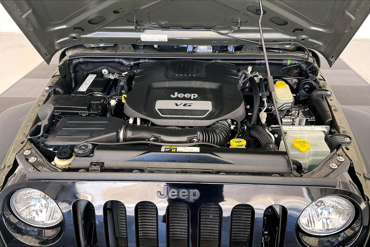 Used 2015 Jeep Wrangler Sport AWD/4WD image 8