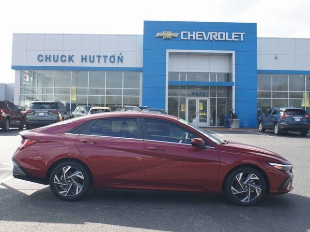 Used 2025 Hyundai Elantra SEL image 1