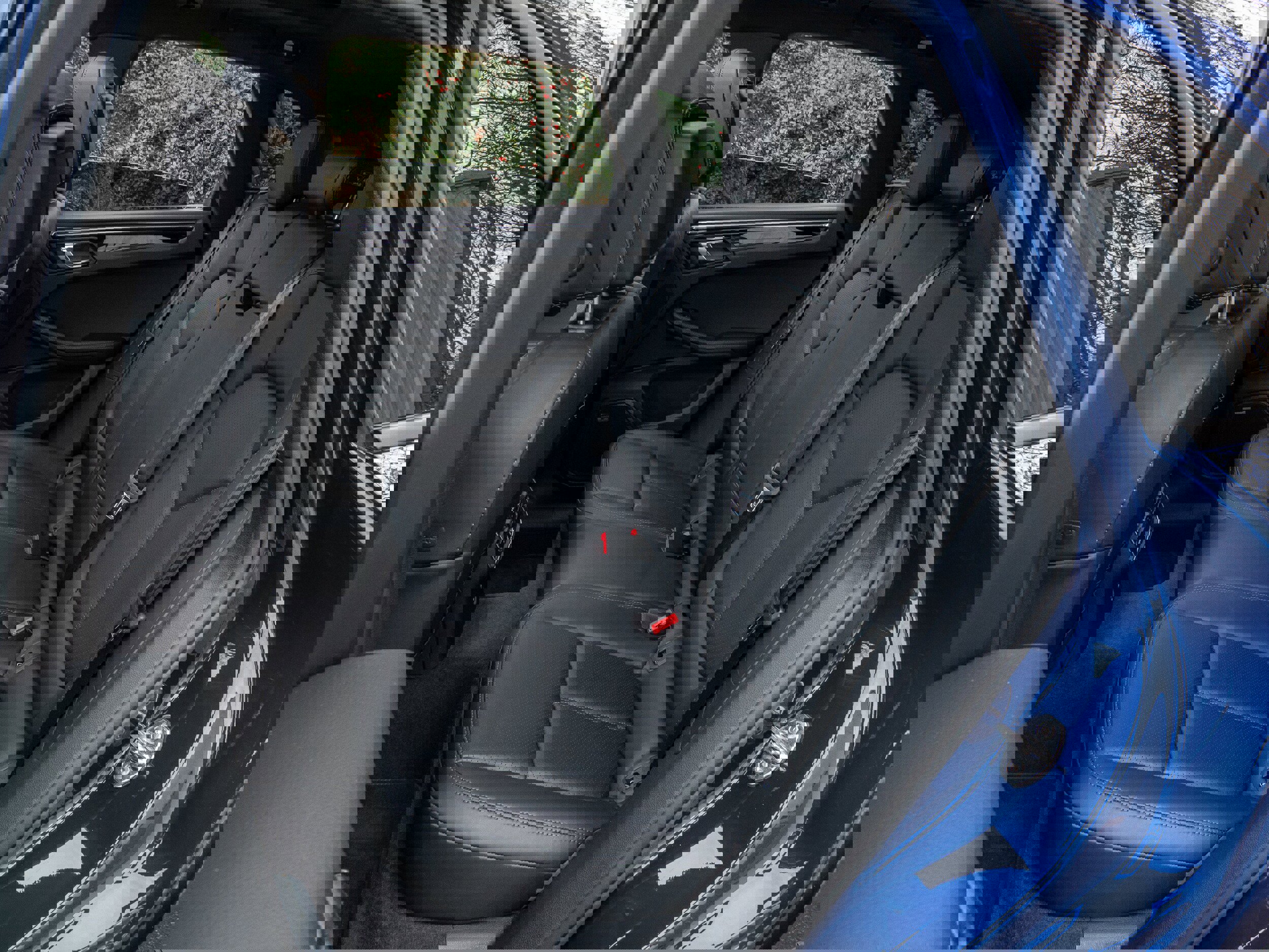 Certified 2025 Porsche Macan image 38