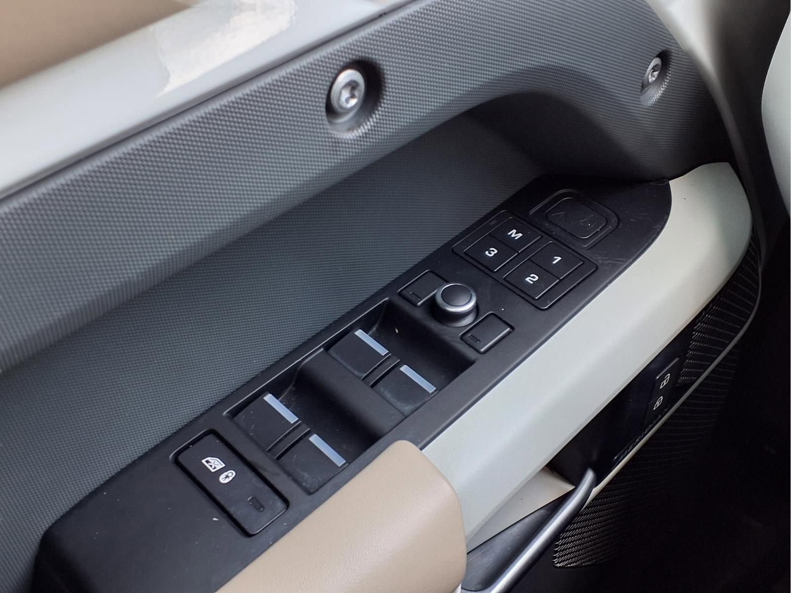 Used 2020 Land Rover Defender 110 HSE image 23