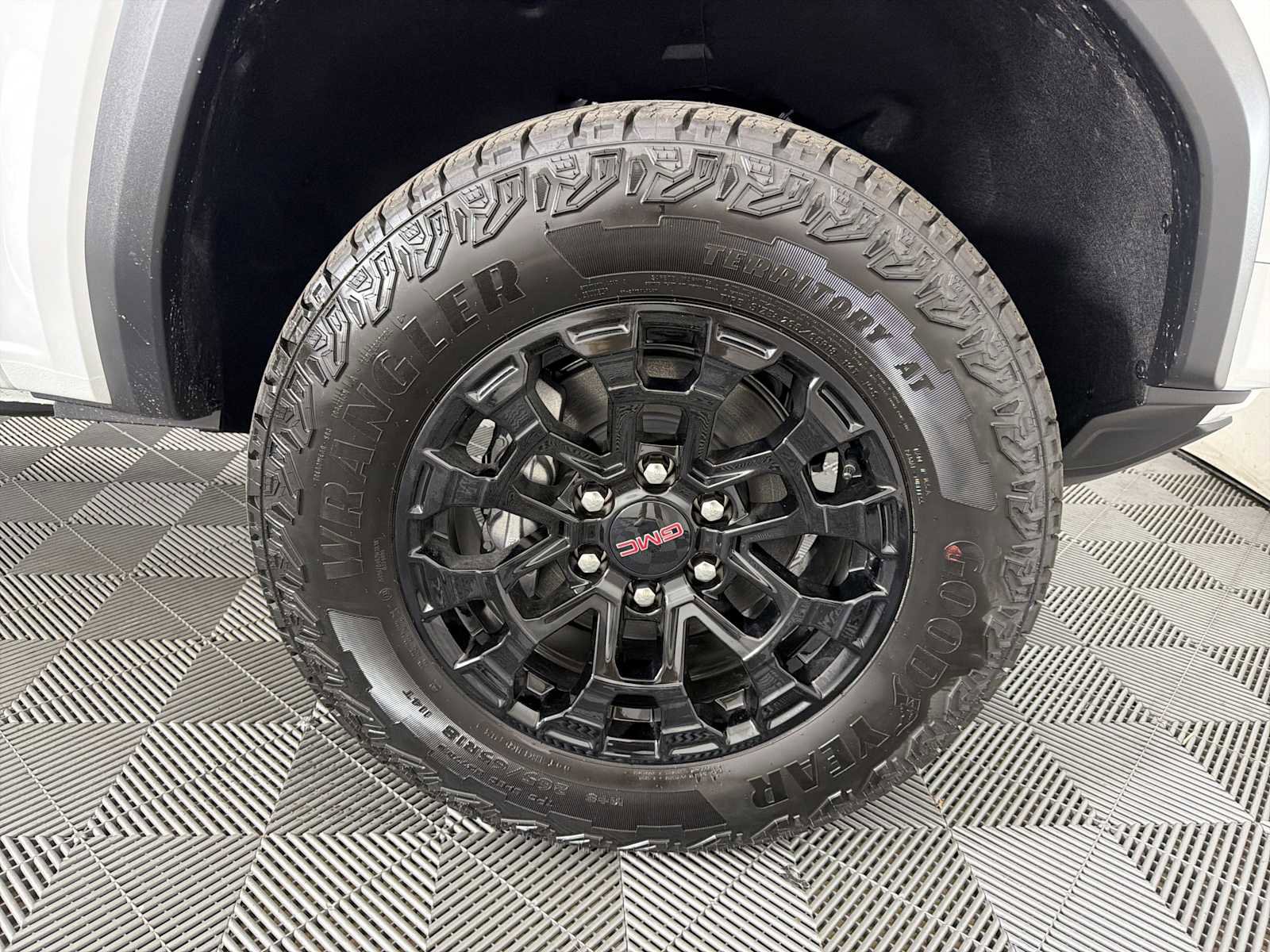 New 2026 GMC Canyon Elevation image 10