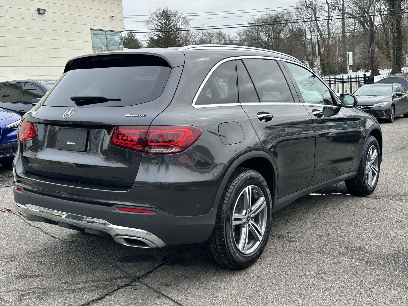 Used 2021 Mercedes-Benz GLC 300 4MATIC image 3