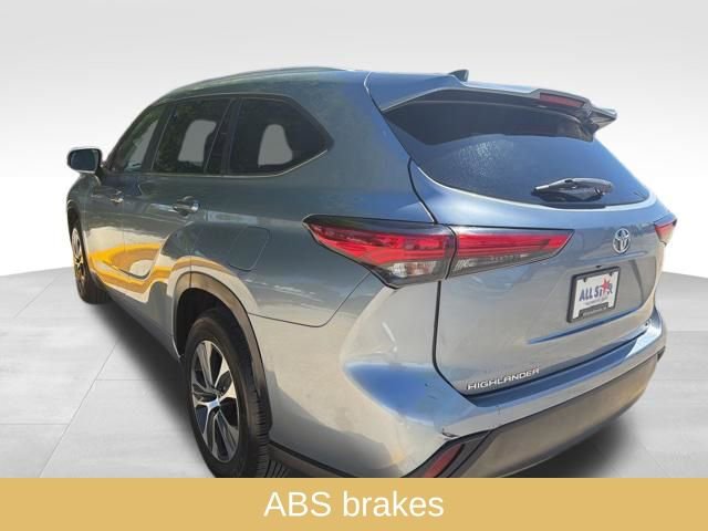Used 2023 Toyota Highlander XLE image 7